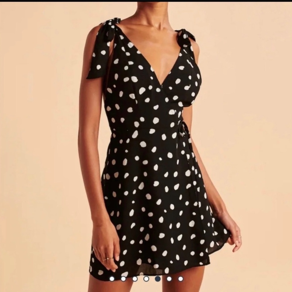 Abercrombie&Fitch Polka Dot Wrap dress